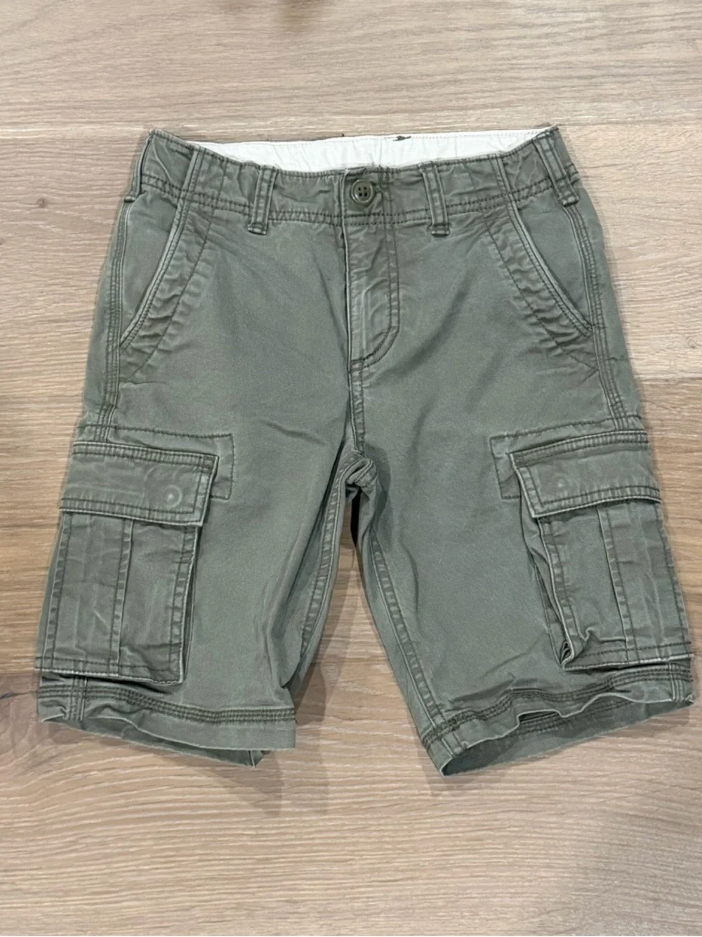 Gap boys cotton cargo shorts, army green, size 8